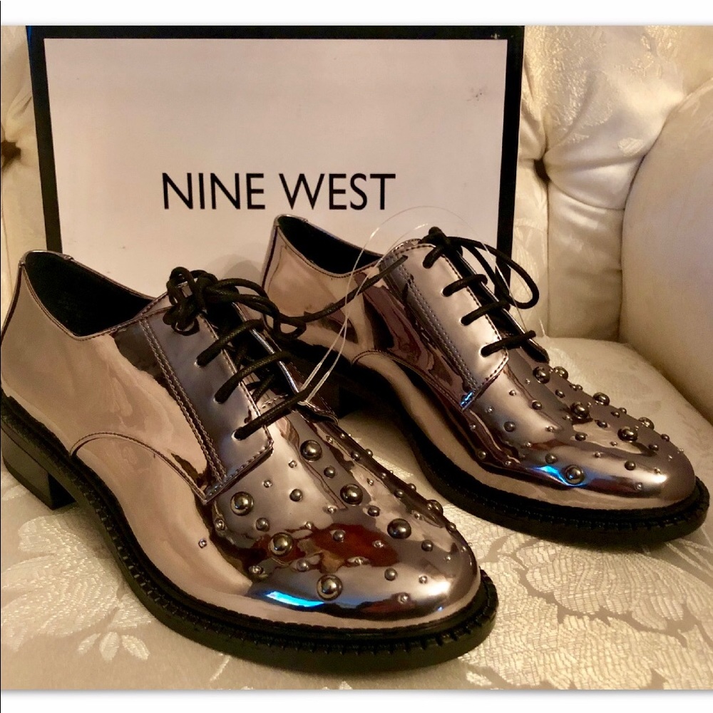 NINE WEST•METALLIC PEWTER SKY STUDDED OXFORDS - Picture 4 of 5